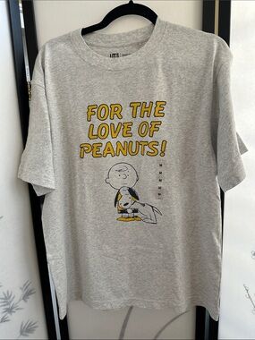 Uniqlo Light Gray Peanuts Graphic Tee with Yellow Accents